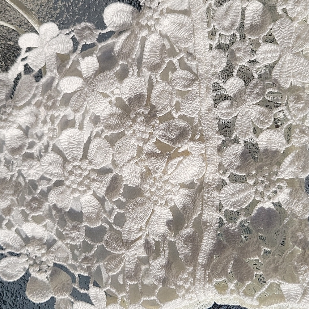 TD Collections// White Crochet Daisy Longline Bralette - Picture 5 of 10